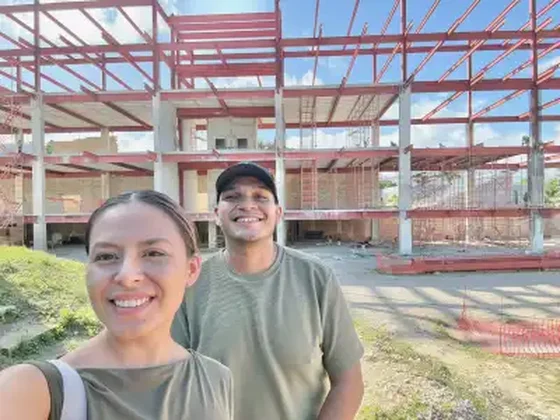 Italú Rivera con inversionistas en obra